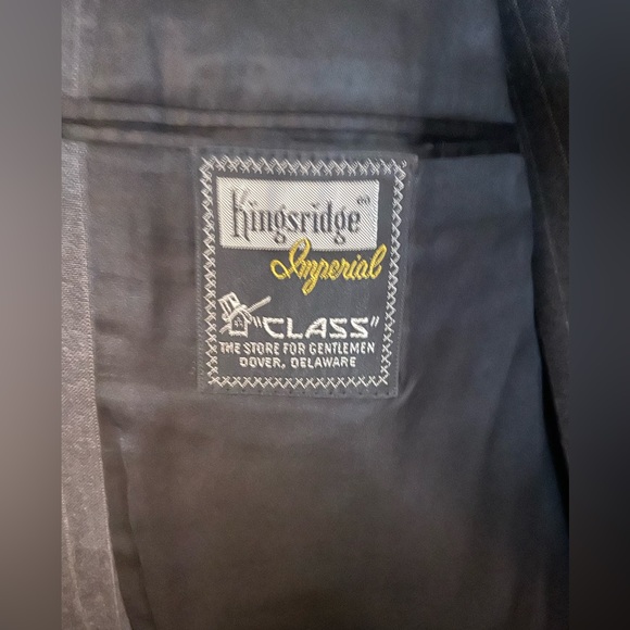 Men’s Suit - Picture 2 of 3